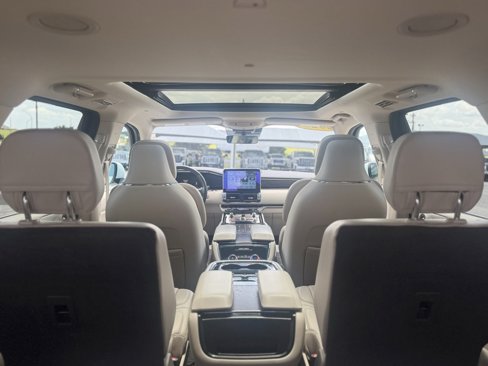 Used 2020 Lincoln Navigator Reserve w/ Equipment Group 208A Reserve image 6