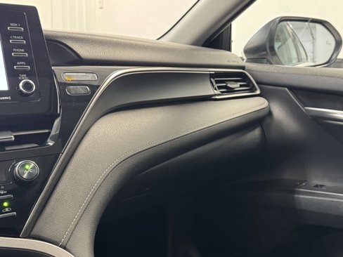 Used 2021 Toyota Camry SE w/ Cold Weather Package image 25