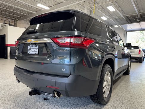Used 2018 Chevrolet Traverse LT image 2