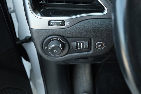 Used 2019 Jeep Cherokee Limited image 8