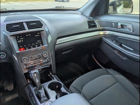 Used 2019 Ford Explorer XLT w/ Equipment Group 201A image 9