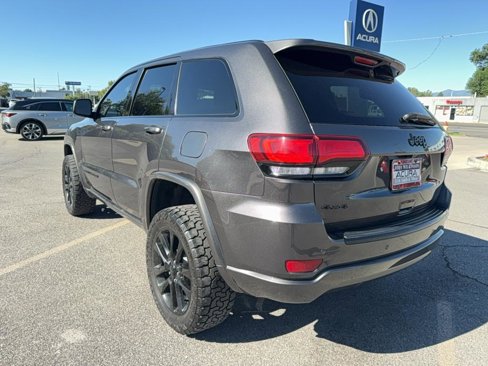 Used 2018 Jeep Grand Cherokee Altitude image 5