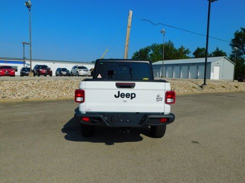 Used 2021 Jeep Gladiator Willys image 4