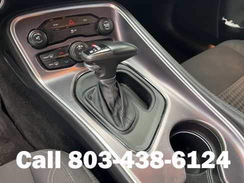Used 2015 Dodge Challenger SXT image 22