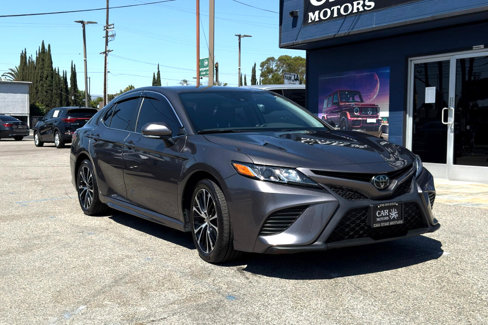 Used 2020 Toyota Camry SE image 3