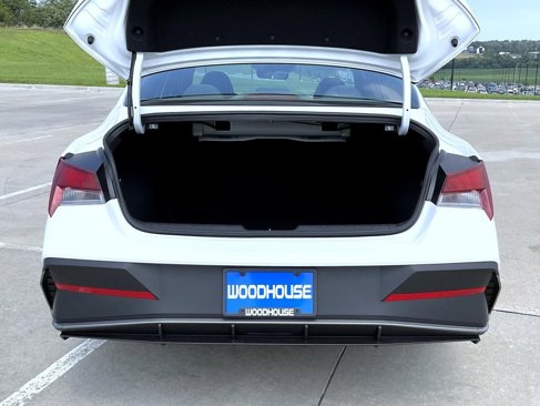 New 2025 Hyundai Elantra SE image 10