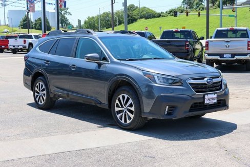 Used 2020 Subaru Outback Premium image 3