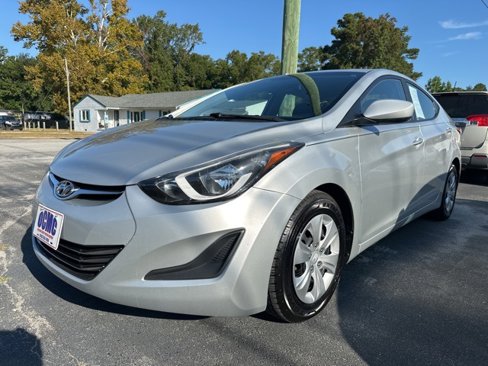Used 2016 Hyundai Elantra SE image 3