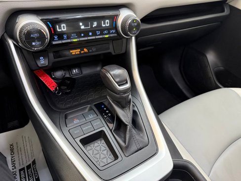 Used 2019 Toyota RAV4 XLE Premium image 9
