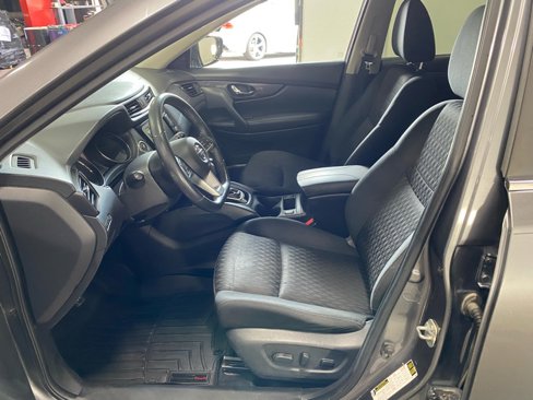 Used 2018 Nissan Rogue SV w/ Premium Package image 13