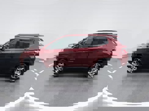 Used 2022 Jeep Compass Latitude image 11