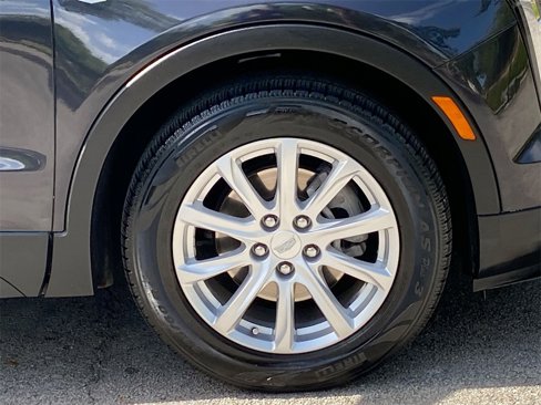 Used 2023 Cadillac XT4 Luxury w/ Cold Weather Package image 9