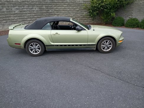 Used 2005 Ford Mustang Convertible image 7