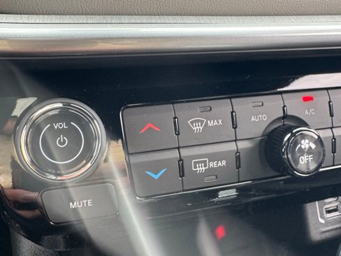 New 2025 Jeep Compass Limited image 20