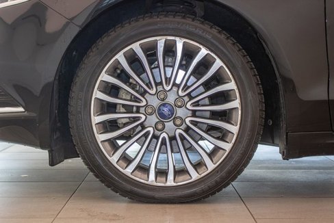 Used 2017 Ford Fusion Titanium image 9