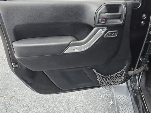 Used 2012 Jeep Wrangler Unlimited Sahara image 27