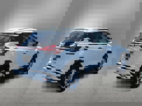 Used 2023 Nissan Kicks S image 8