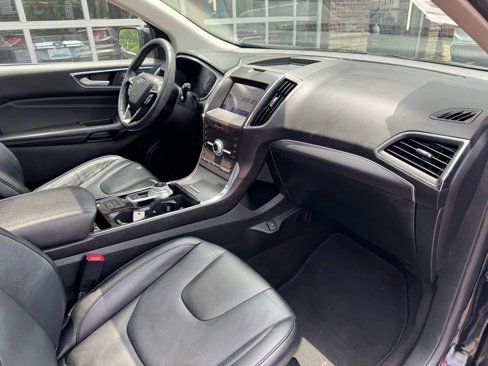 Used 2020 Ford Edge Titanium image 29