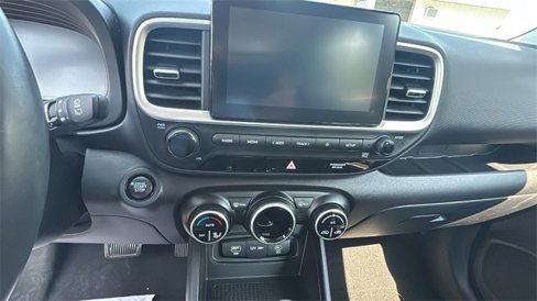 Used 2024 Hyundai Venue SEL image 15