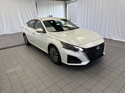Used 2023 Nissan Altima 2.5 SV image 3