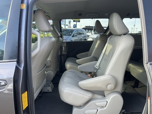 Used 2012 Toyota Sienna XLE image 16