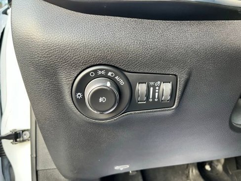 Used 2022 Jeep Compass Limited w/ Sun and Sound Group image 28