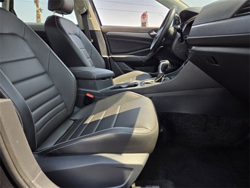 Used 2024 Volkswagen Jetta SE image 16