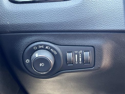 Used 2019 Jeep Compass Limited image 21