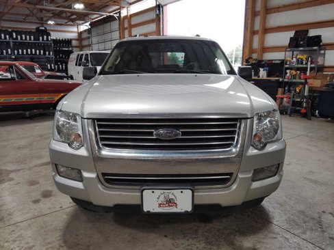 Used 2010 Ford Explorer XLT image 2