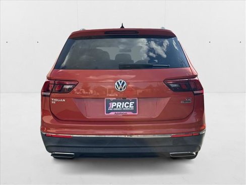 Used 2018 Volkswagen Tiguan SE w/ Panoramic Sunroof Package image 6