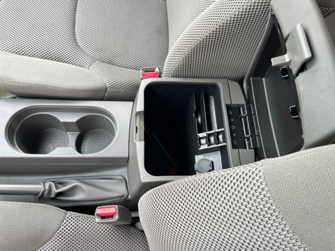 Used 2018 Nissan Frontier SV image 26