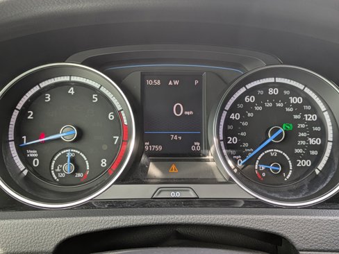 Used 2017 Volkswagen Golf R 4-Door image 10