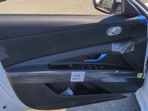 New 2025 Hyundai Elantra SE image 10