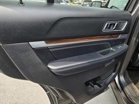 Used 2018 Ford Explorer Limited image 40