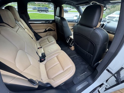Used 2016 Porsche Cayenne image 30