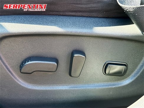 Used 2015 Nissan Rogue SV image 18