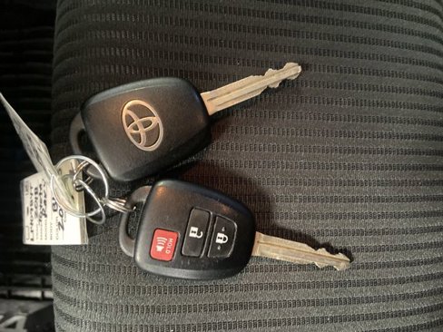 Used 2018 Toyota RAV4 LE image 23