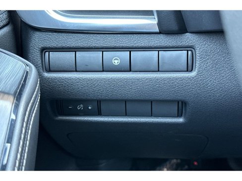 Used 2022 Nissan Rogue SV image 40