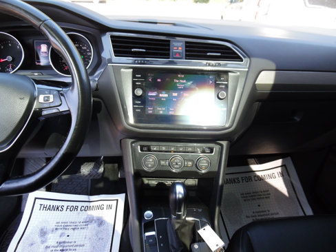 Used 2018 Volkswagen Tiguan SE w/ Panoramic Sunroof Package image 14