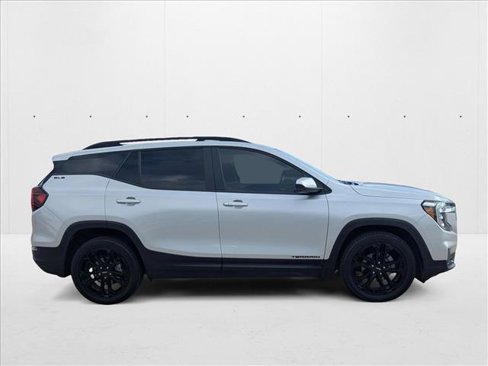 Used 2022 GMC Terrain SLE w/ Driver Convenience Package image 4