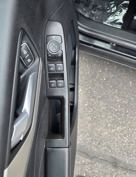 Used 2021 Ford Escape SE image 9
