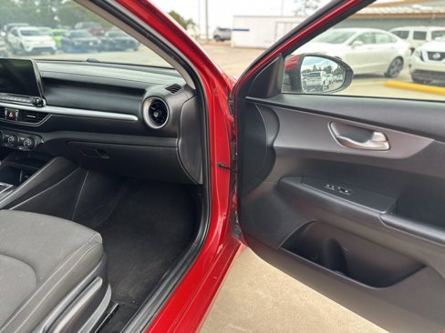 Used 2021 Kia Forte LXS image 9