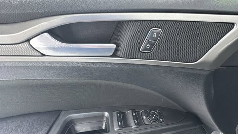 Used 2019 Ford Fusion SE image 17
