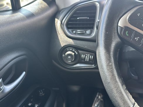 Used 2020 Jeep Renegade Limited image 20