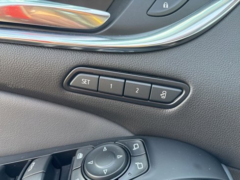 Used 2024 Buick Enclave Premium image 27