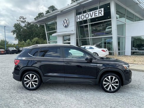 Certified 2023 Volkswagen Taos SE image 2