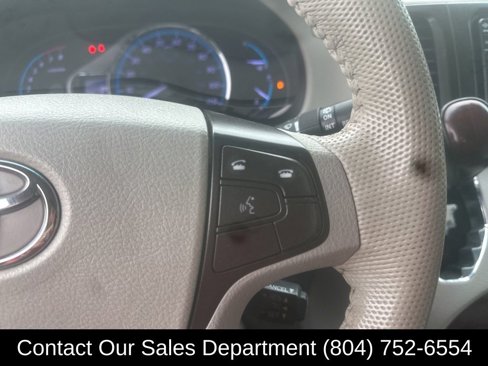 Used 2014 Toyota Sienna XLE image 19