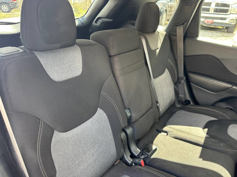 Used 2016 Jeep Cherokee Sport w/ Cold Weather Group image 17