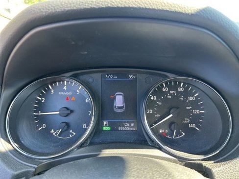 Used 2020 Nissan Rogue SV image 10