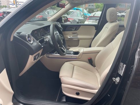 Used 2021 Mercedes-Benz GLB 250 4MATIC w/ Premium Package image 12
